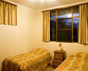 Waterside Accommodation - Derwent Hideaway - Accommodation QLD 3