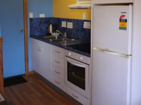 Bicheno's A-Plus Apartments - Accommodation QLD 1