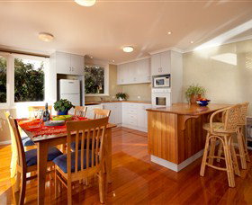 Boat Harbour Beach House - The Waterfront - Accommodation QLD 3