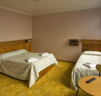 Somerset Hotel - Accommodation QLD