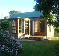 Stanley Lakeside Spa Cabins - Accommodation QLD