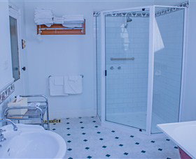 Duck House - The, - Accommodation QLD 3