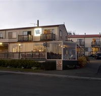 Amos House and Swansea Ocean Villas - Accommodation QLD