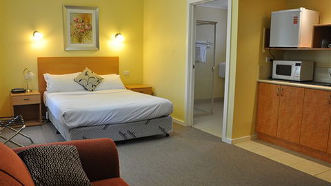 Glen Inn Motel & Apartments - Accommodation QLD 2