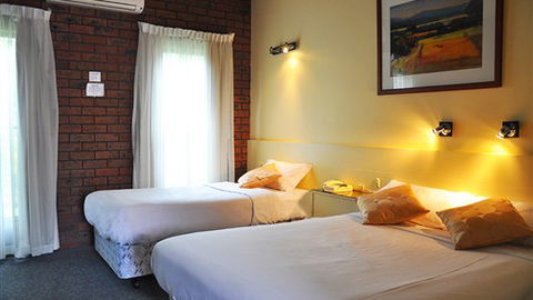 Glen Inn Motel & Apartments - Accommodation QLD 3