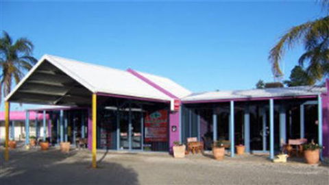 Paddle Steamer Motel - Accommodation QLD 0