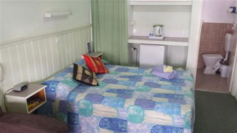 Paddle Steamer Motel - Accommodation QLD 1