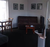 Budget On The Lake - Accommodation QLD