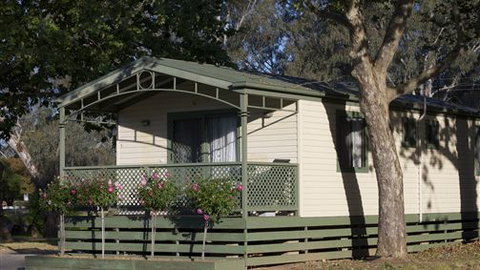 Painters Island Caravan Park - Accommodation QLD 0