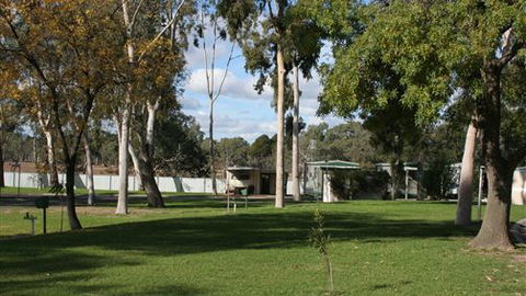 Lake Fyans Holiday Park - Accommodation QLD 5