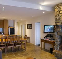 Alpine Woodsmoke Apartments - Accommodation QLD