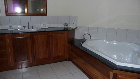 The Lodges - Accommodation QLD 7