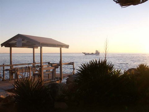 Amity Point Waterfront Cabins - Accommodation QLD 0