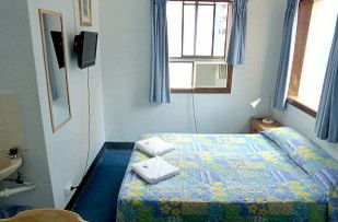 Acacia Inner City Inn - Accommodation QLD 1