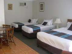 Cleveland Motor Inn - Accommodation QLD 2