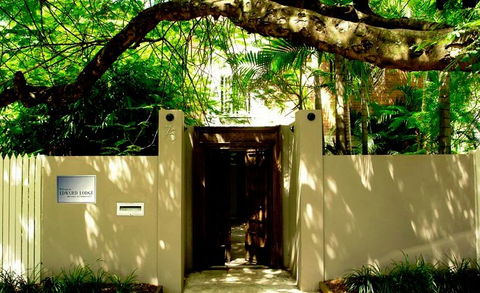 Edward Lodge - Accommodation QLD 3