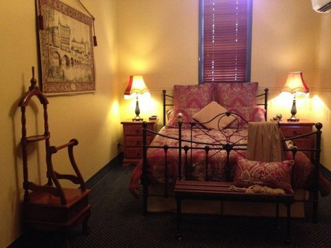 Church House B&B Gundagai - Accommodation QLD 4