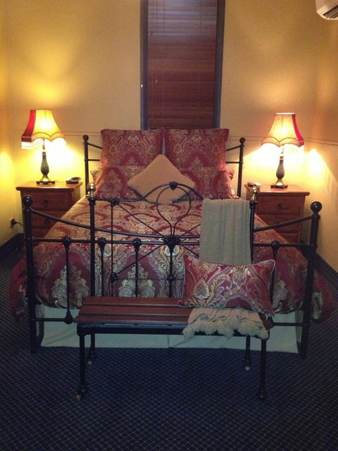 Church House B&B Gundagai - Accommodation QLD 5