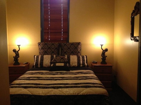 Church House B&B Gundagai - Accommodation QLD 9