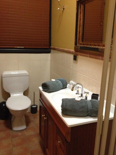 Church House B&B Gundagai - Accommodation QLD 11