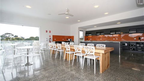 The Island Accommodation - Phillip Island YHA - Accommodation QLD 4