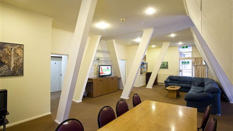 Alpha Ski Lodge - Accommodation QLD 1