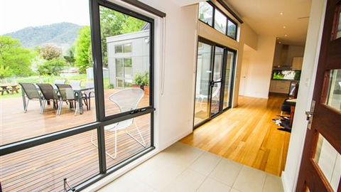 The BASE Luxury Villas - Accommodation QLD 3