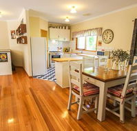 Bright Country Home - Accommodation QLD