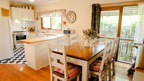 Bright Country Home - Accommodation QLD 1