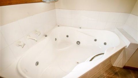 Bright Country Home - Accommodation QLD 4