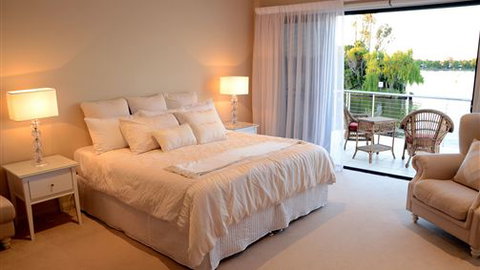 Castevilla - Accommodation QLD 1