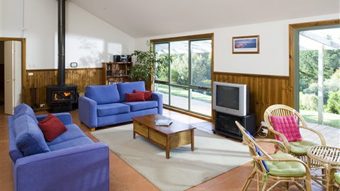 Blue Johanna House - Accommodation QLD 2