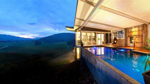 Feathertop Chateau - Accommodation QLD 0