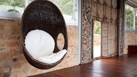 Feathertop Chateau - Accommodation QLD 1