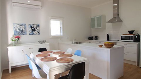 Bespoke Holiday House - Accommodation QLD 1