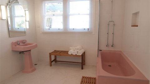 Bespoke Holiday House - Accommodation QLD 3