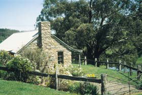 Adelaide Hills Country Cottages - Gum Tree Cottage - Accommodation QLD 0