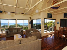 Beachcomber - Accommodation QLD 1