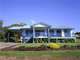 Stunsail Boom SA Accommodation QLD