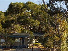 1971 - Accommodation QLD 0