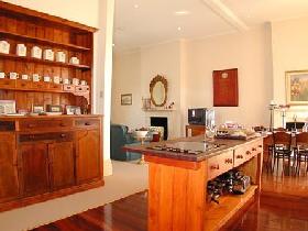 The Fire Station Inn - Residency Penthouse - Accommodation QLD 2