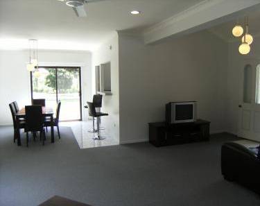 A Beach 'N Reef Motel - Accommodation QLD 0