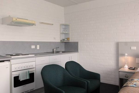 Adina Place Motel Apartments - Accommodation QLD 1
