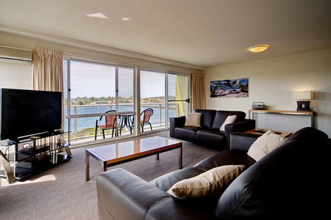 Albacore Apartments - Accommodation QLD 4