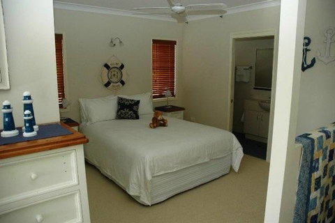 Alexander Lakeside Bed & Breakfast - Accommodation QLD 1
