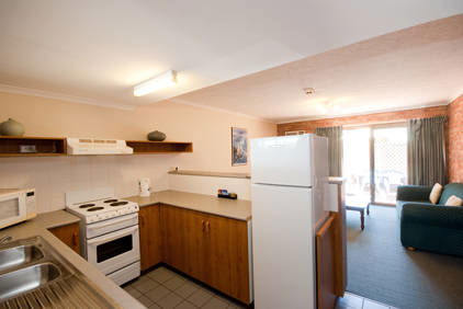 Allan Cunningham Motel And Old Wagon Restaurant - Accommodation QLD 1