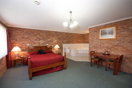 Allan Cunningham Motel And Old Wagon Restaurant - Accommodation QLD 2