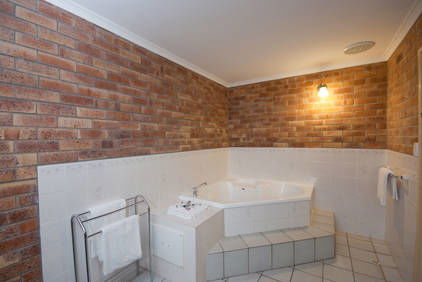 Allan Cunningham Motel And Old Wagon Restaurant - Accommodation QLD 3