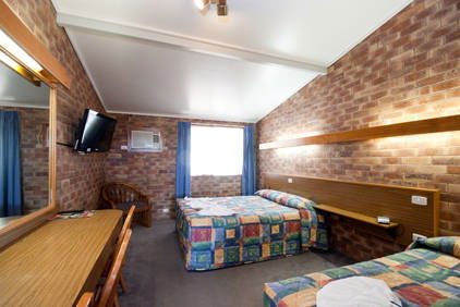Allan Cunningham Motel And Old Wagon Restaurant - Accommodation QLD 8