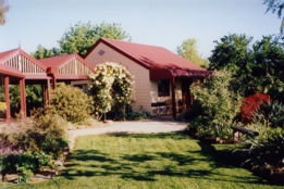 Alpine Country Cottages - Accommodation QLD 0
